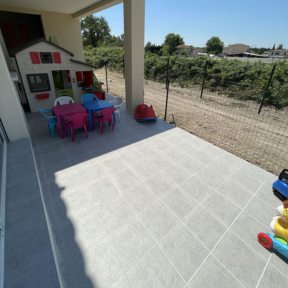 Terrasse de la MAM Pom Cannelle à Sarrians